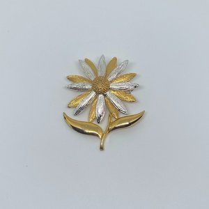 Vintage two toned daisy pin